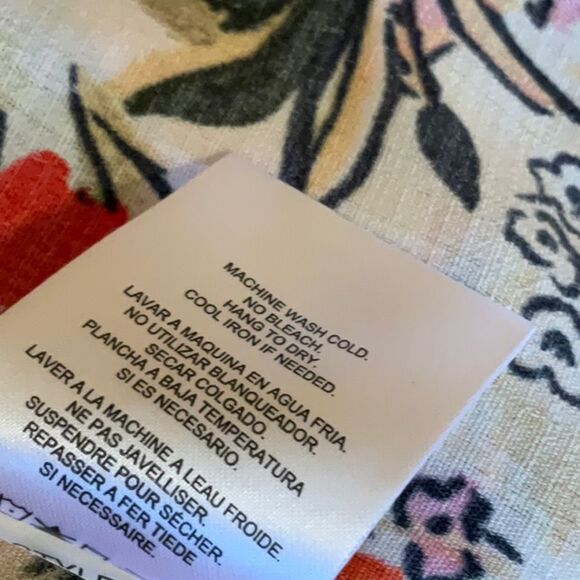 NWOT ELLEN TRACY top with ruffled short sleeves in size medium - Picture 11 of 11